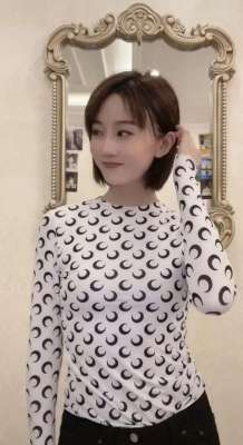腰 美女(乡爱第一美女好火辣秀巴掌腰身材凹凸有致，太瘦紧身衣都起褶皱)