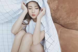 偷窥美女文章(小说：惊女子竟买了望远镜用来偷窥对面楼的男医生，实在大胆)