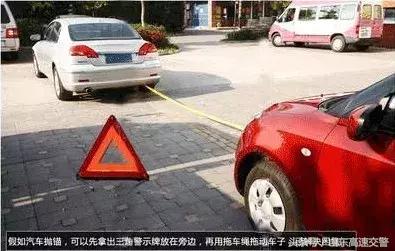 路上汽车突然腾空而起！监控拍下诡异车祸全过程
