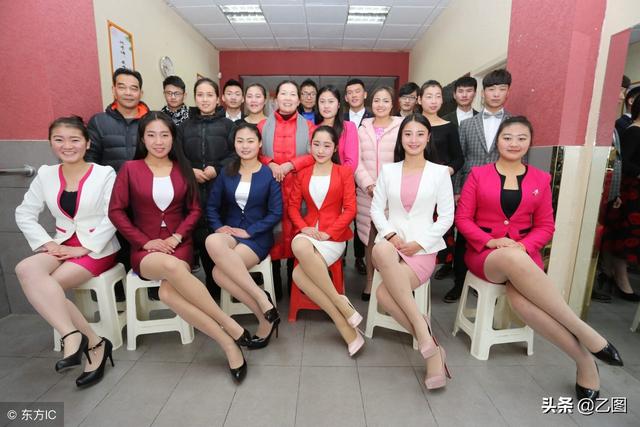 中戏艺考现场帅哥美女颜值爆表，艺考路上除了脸蛋和身材还有别的