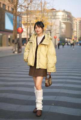 抗冻美女(杭州美女真“抗冻”，冬天出门要“露腿”，尽显青春气息)