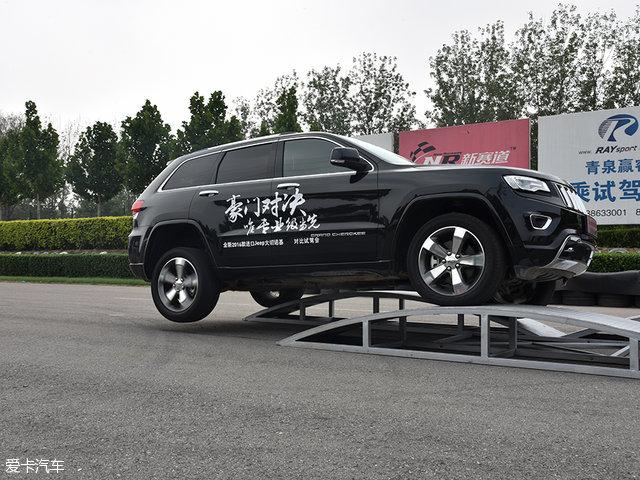 有情怀更有实力 试驾新款Jeep大切诺基