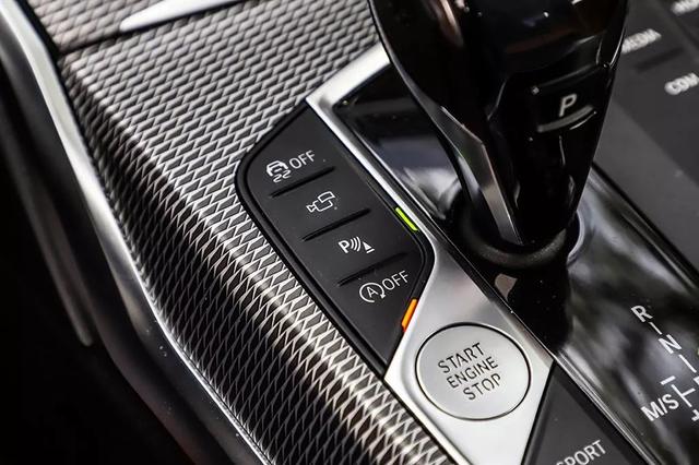 搭载宝马iDrive 7系统,能50米自动循迹倒车,华晨宝马3系,选它