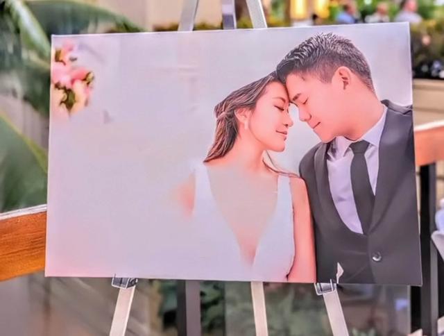 香港知名女星高调结婚,在海边办婚礼,穿吊带婚纱大秀丰满身材