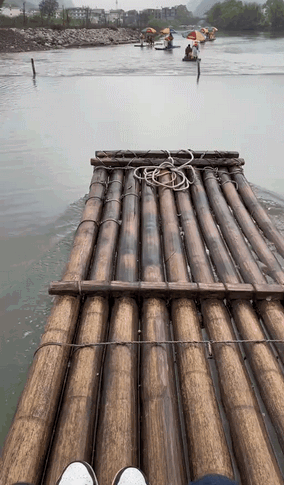 周冬雨脱了!上半身全裸“手也不遮”,破尺度大片引热议