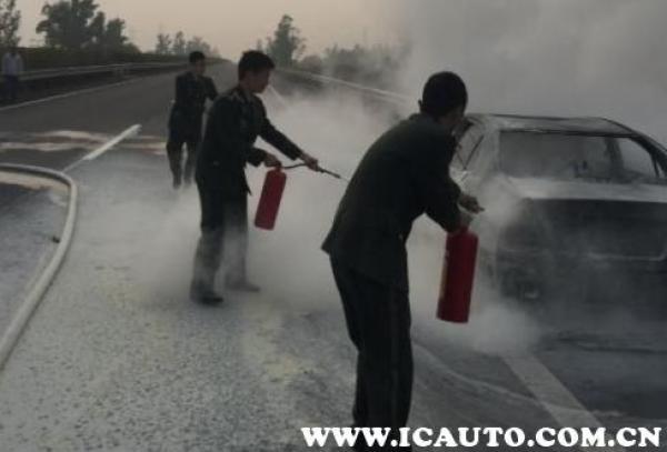 汽车水温过高怎么办,汽车水温过高还能开吗