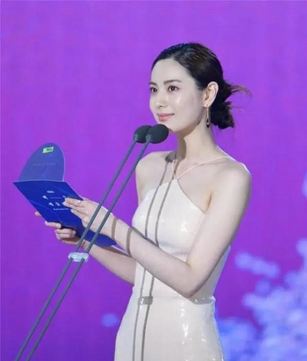 连续蝉联三届“世界第一美女”的人,有多美?她的颜值该有多高?