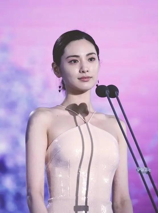 连续蝉联三届“世界第一美女”的人,有多美?她的颜值该有多高?
