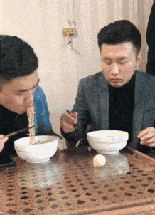周冬雨脱了!上半身全裸“手也不遮”,破尺度大片引热议
