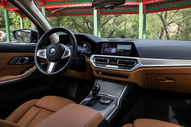 搭载宝马iDrive 7系统,能50米自动循迹倒车,华晨宝马3系,选它