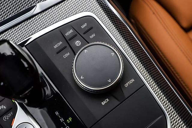 搭载宝马iDrive 7系统,能50米自动循迹倒车,华晨宝马3系,选它