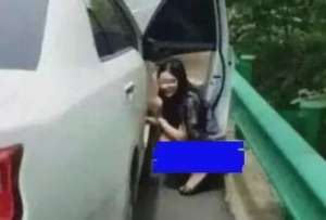 美女撒尿的图片无遮挡(美女在高速公路上就地小便，照片被传到了网上，引发全网热议)