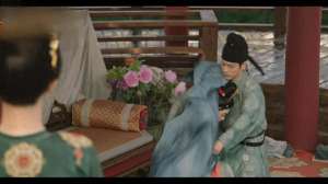 古代美女雨荷(《国色芳华》原著：不与何惟芳同房，刘畅却多次对她丫鬟们下手)