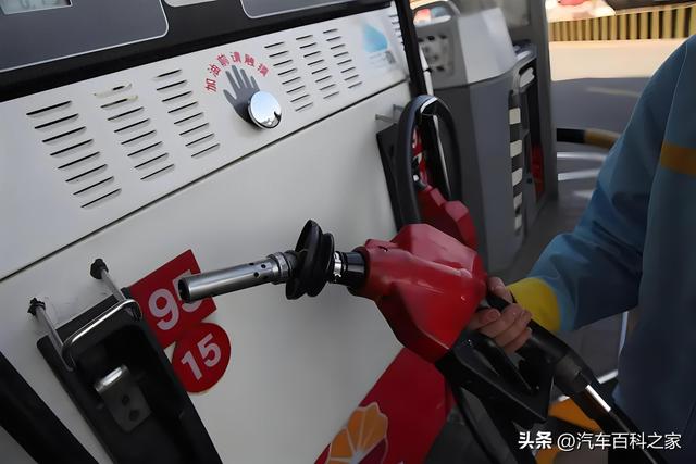 为什么很多人加油不加满,而是只加200,老司机:学问很大