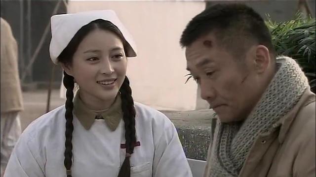 同样是野战医院的护士,为啥差别这么大呢?最后几人脚上穿的啥?