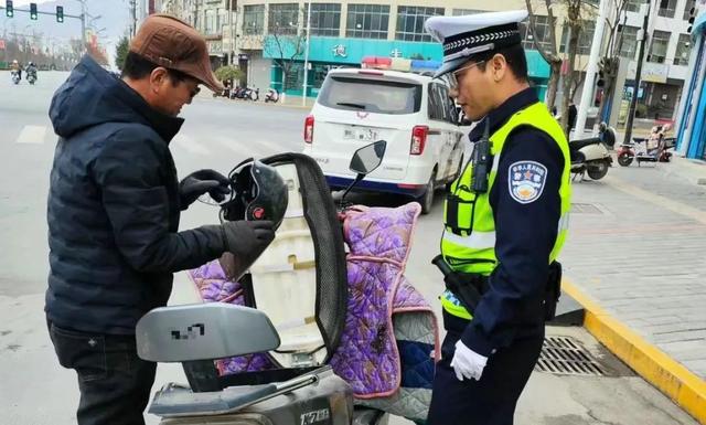 12月1日起,电动车、三轮、四轮车上路带好“4大件”,处罚明确