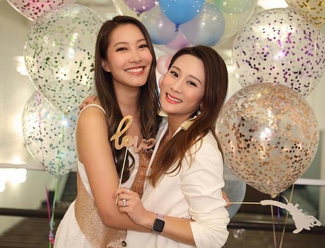 香港知名女星高调结婚,在海边办婚礼,穿吊带婚纱大秀丰满身材