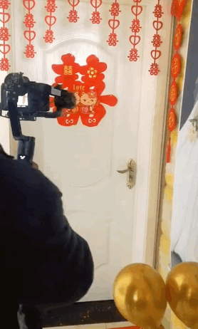 周冬雨脱了!上半身全裸“手也不遮”,破尺度大片引热议