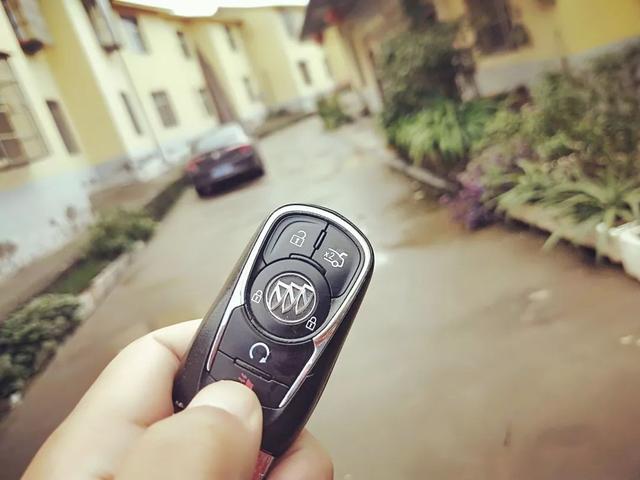 如何用万用表检测汽车是否漏电?