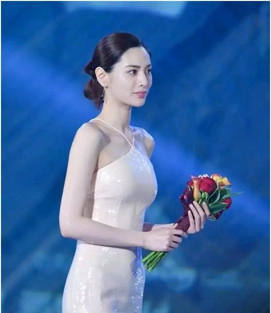 连续蝉联三届“世界第一美女”的人,有多美?她的颜值该有多高?