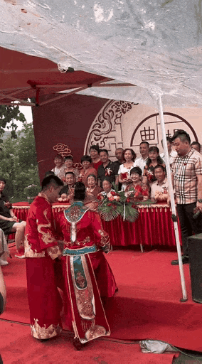 周冬雨脱了!上半身全裸“手也不遮”,破尺度大片引热议