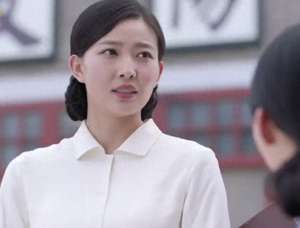 美女图野战(同样是野战医院的护士，为啥差别这么大呢？最后几人脚上穿的啥？)