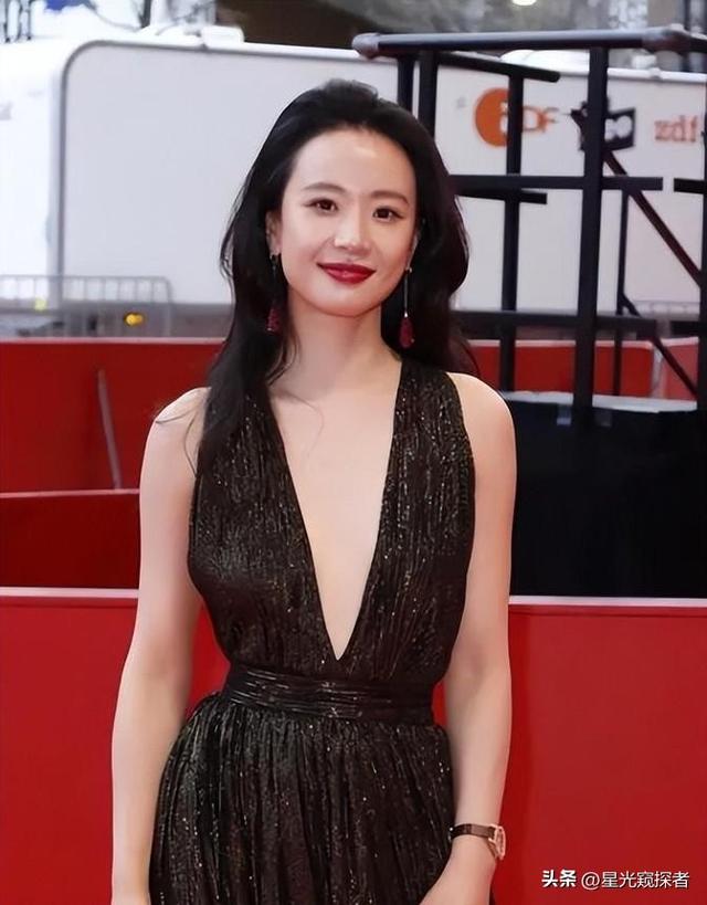 这跟不穿有啥区别?32岁李梦真空上阵,几乎全裸,网友直呼太大胆