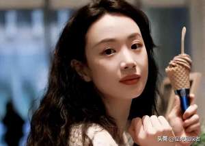 真空美女露出(这跟不穿有啥区别？32岁李梦真空上阵，几乎全裸，网友直呼太大胆)
