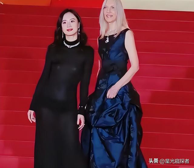 这跟不穿有啥区别?32岁李梦真空上阵,几乎全裸,网友直呼太大胆