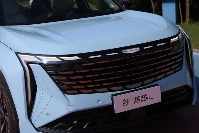 博越L:2.0T、加热通风按摩!不到15万能高速领航!还看哈弗H6吗