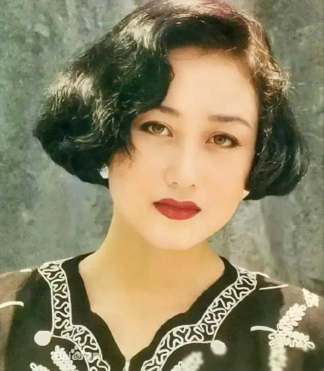 衡量美女的10大标准:一:身材好。二:身高在1.68米左右。
