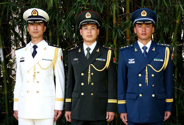 中美军装面前都有个“马赛克”,干什么用的?原来中美差别这么大