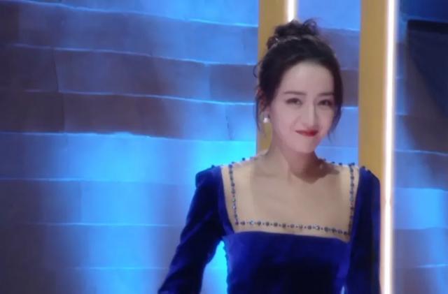 鹅厂盛典:杨幂水嫩小性感,鞠婧祎上半身稳赢,白百何模样大变