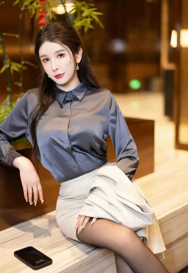 美女模特李丽莎,水蛇腰、蜜桃臀,黑丝大长腿,这你受得了吗?