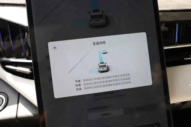 博越L:2.0T、加热通风按摩!不到15万能高速领航!还看哈弗H6吗