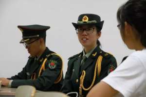 美中美女装(中美军装面前都有个“马赛克”,干什么用的？原来中美差别这么大)