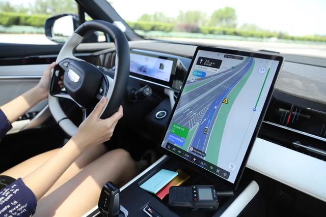博越L:2.0T、加热通风按摩!不到15万能高速领航!还看哈弗H6吗
