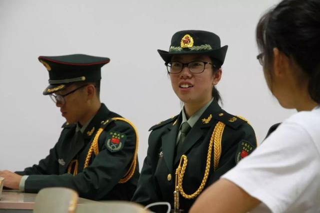 中美军装面前都有个“马赛克”,干什么用的?原来中美差别这么大