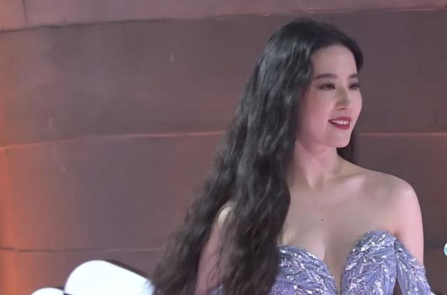 鹅厂盛典:杨幂水嫩小性感,鞠婧祎上半身稳赢,白百何模样大变