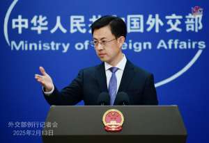 俄美总统通电话讨论乌克兰局势等问题 中方：乐见俄美加强沟通对话