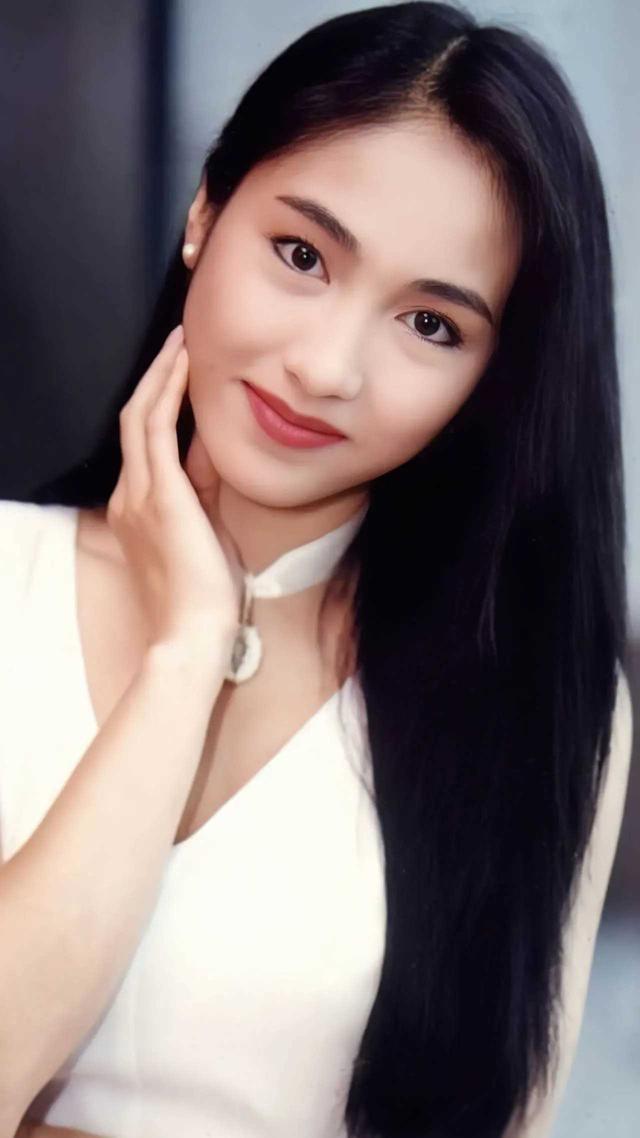 衡量美女的10大标准:一:身材好。二:身高在1.68米左右。