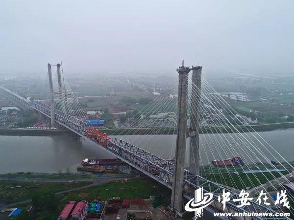 这条特大桥顺利合龙!另外,我省铁路还有这些好消息……