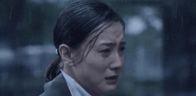 少女竟被大叔带到酒店,美女主动脱去衣服,献身五十岁的老男人!