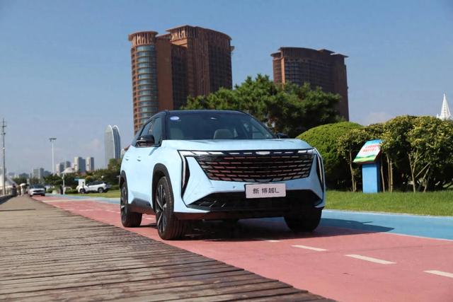 博越L:2.0T、加热通风按摩!不到15万能高速领航!还看哈弗H6吗