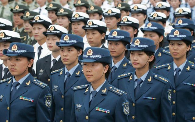 中美军装面前都有个“马赛克”,干什么用的?原来中美差别这么大