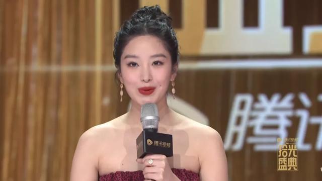 鹅厂盛典:杨幂水嫩小性感,鞠婧祎上半身稳赢,白百何模样大变