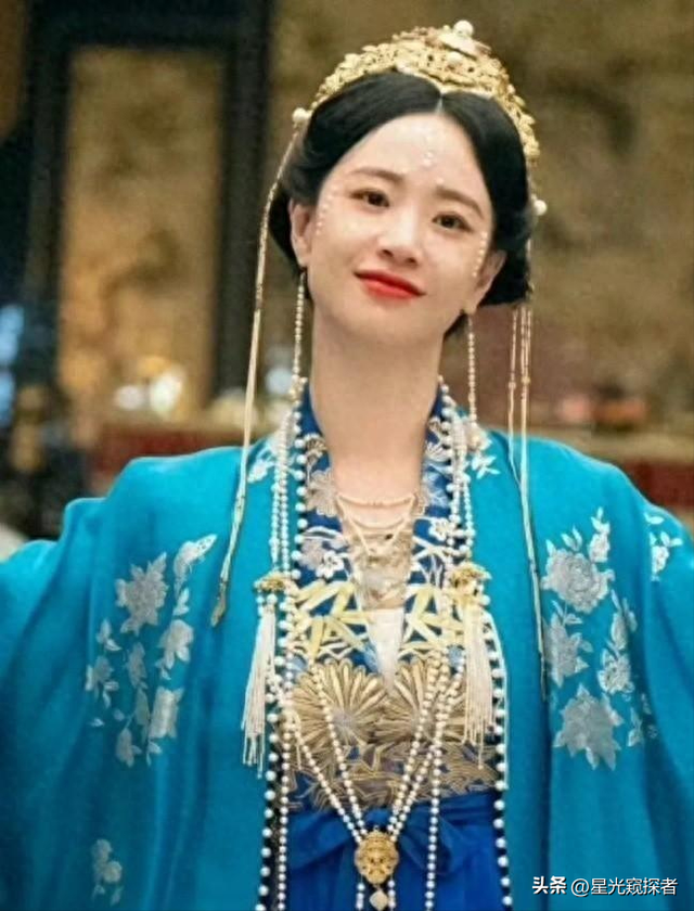 这跟不穿有啥区别?32岁李梦真空上阵,几乎全裸,网友直呼太大胆