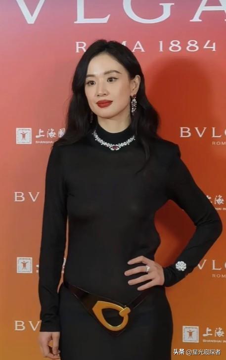 这跟不穿有啥区别?32岁李梦真空上阵,几乎全裸,网友直呼太大胆