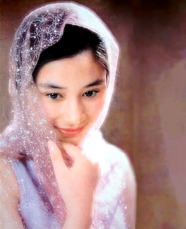 李凤绪晒近照,《青春祭》饰李纯,《安家》饰耿妈妈,已结婚31年
