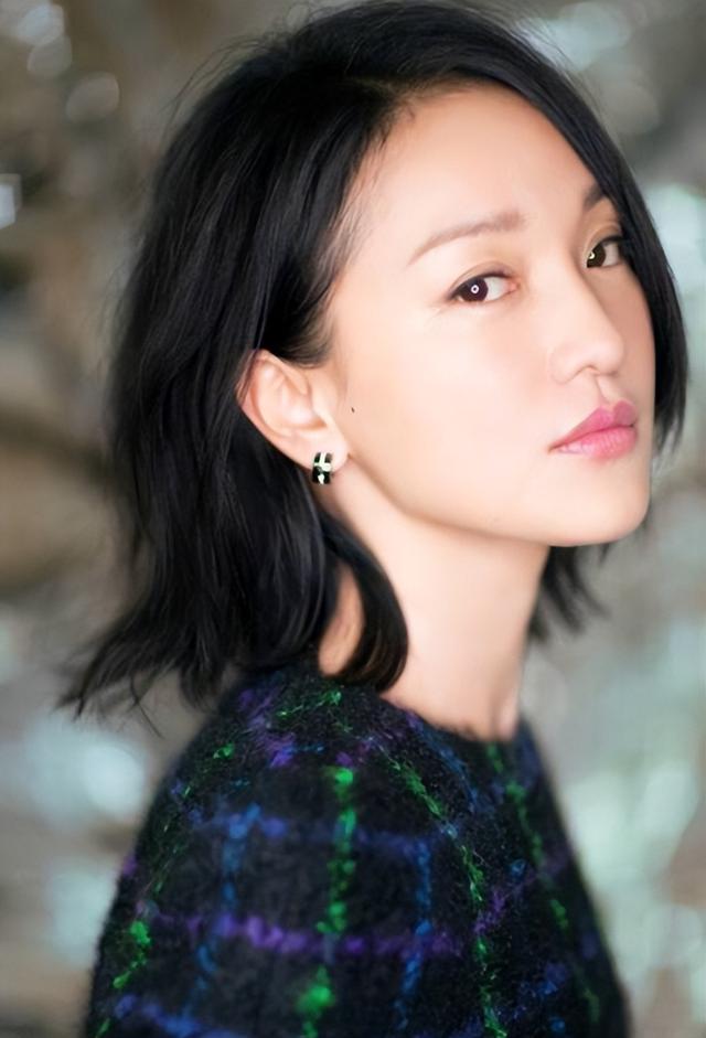 9位被称“老烟鬼”的女明星，周迅烟不离手，刘亦菲14岁就抽烟了